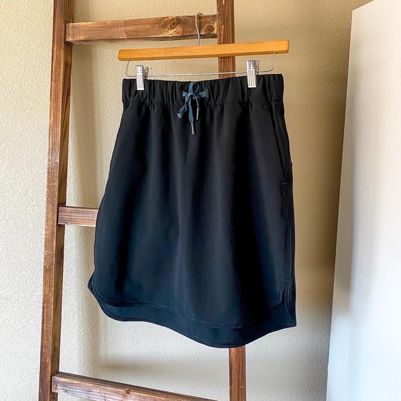 lululemon athletica Dresses & Skirts - Lululemon On the Fly Skirt